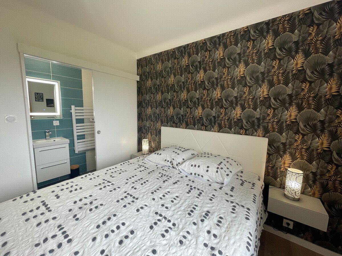 Gîte contemporain avec étang privé et terrasse à Nieul-le-Dolent - Photo 18