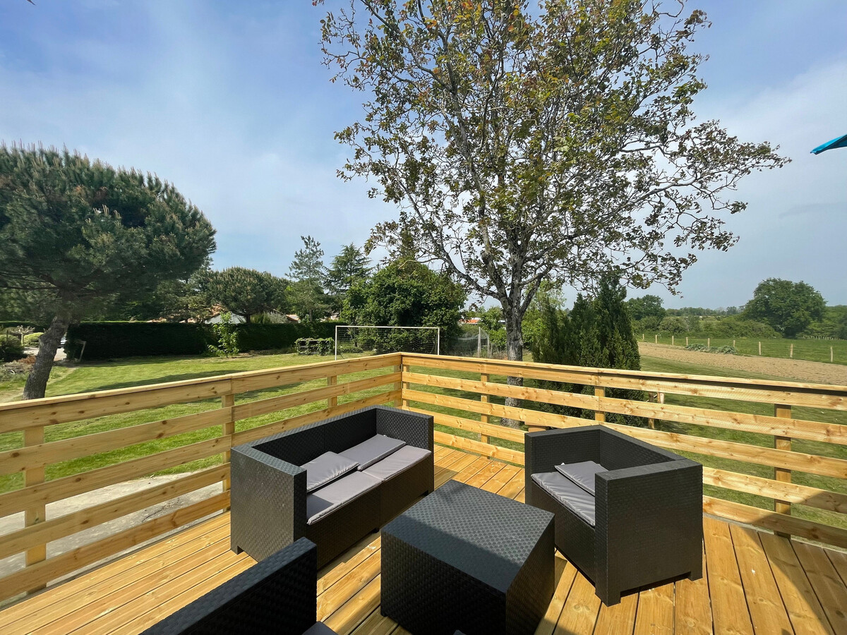 Gîte contemporain avec étang privé et terrasse à Nieul-le-Dolent - Photo 25
