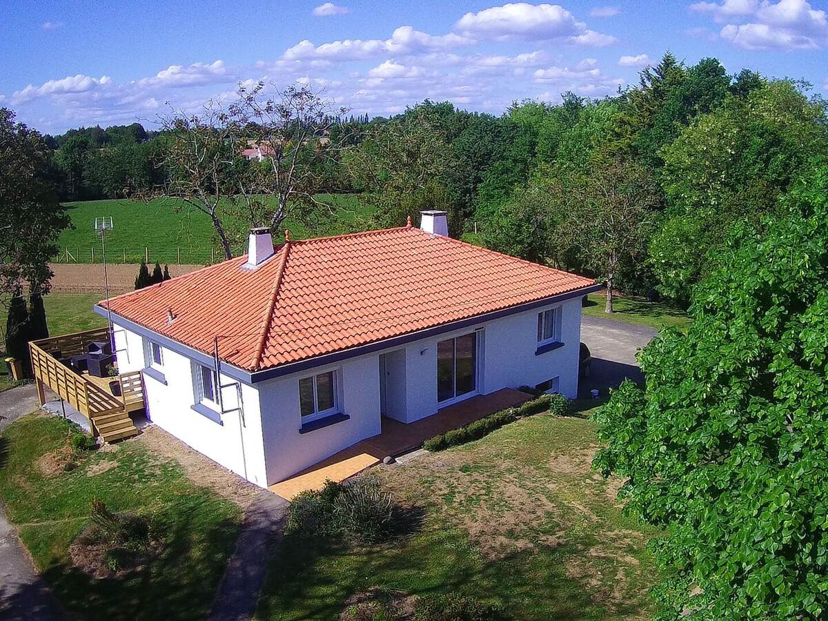 Gîte contemporain avec étang privé et terrasse à Nieul-le-Dolent - Photo 28