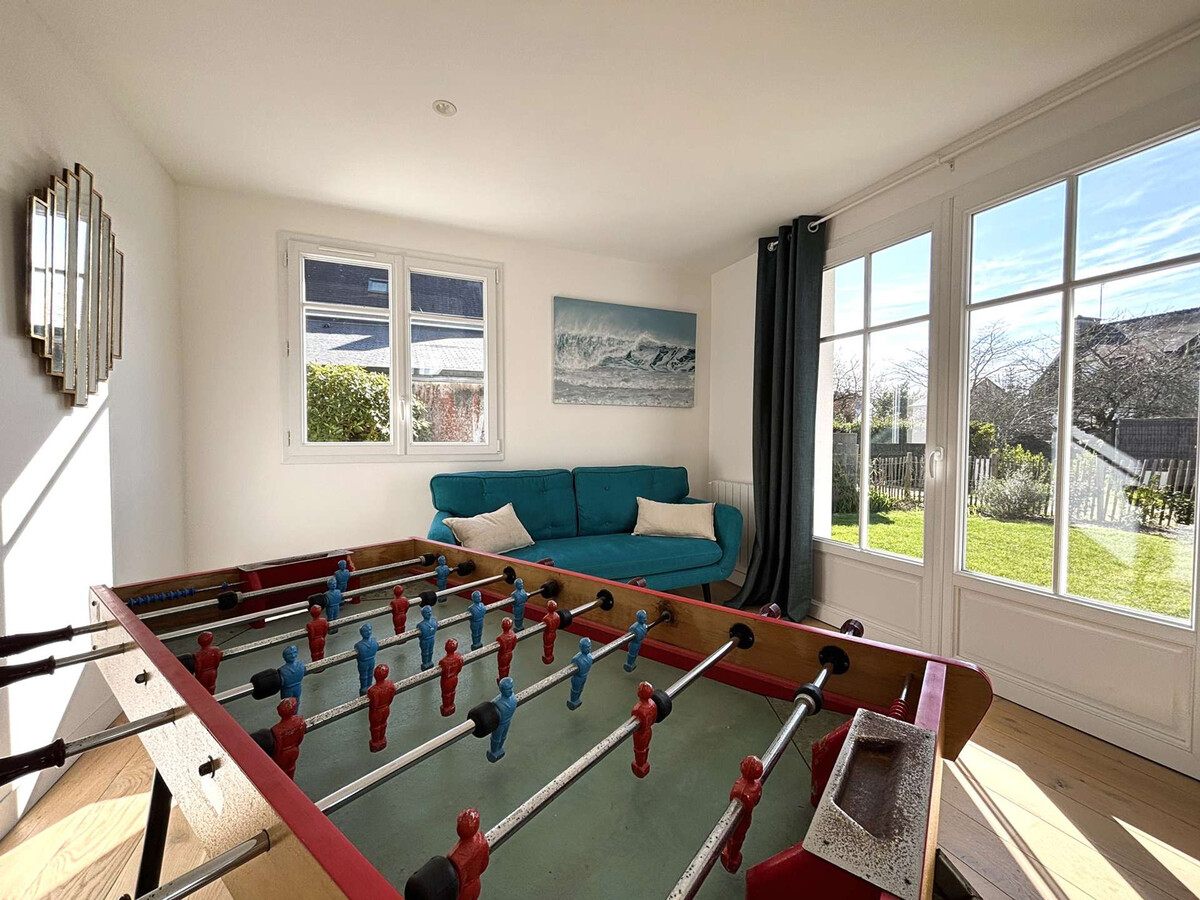 Maison 4 chambres rénovée à Bénodet, salle de jeux - Photo 3