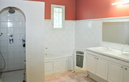 Location Maison 8 personnes à Lançon Provence - Photo 23