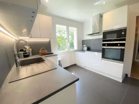 Location maison à Fouesnant, Grande maison 4* à Beg Meil avec jardin, à 1 km de la plage