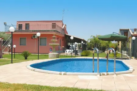 holiday home Villa Sally mit Privatpool Floridia, Maison Floridia avec piscine près plage - Photo 1