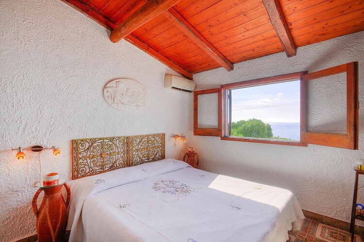 Villa Tanah-Lot - Maison à 20 m de la mer à Fontane Bianche - Photo 10