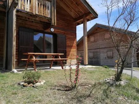 Chalet duplex 6 pers. au Dévoluy, terrasse et casier skis : photo 9