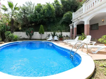 Villa à 500m de la plage avec piscine privée, climatisation, internet et parking à Lloret de Mar - Photo 2