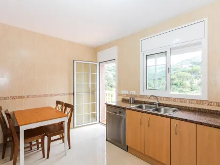 Villa à 500m de la plage avec piscine privée, climatisation, internet et parking à Lloret de Mar - Photo 10