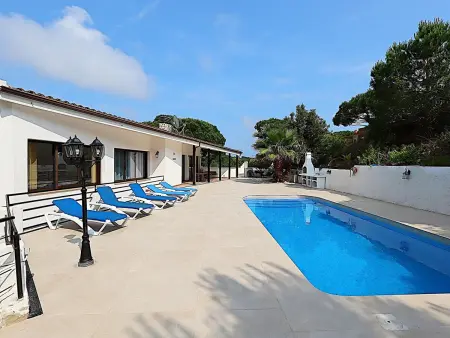 Location maison à Lloret de Mar, Villa spacieuse avec piscine privée et barbecue, à 15 min de Tossa de Mar, pour 12 personnes
