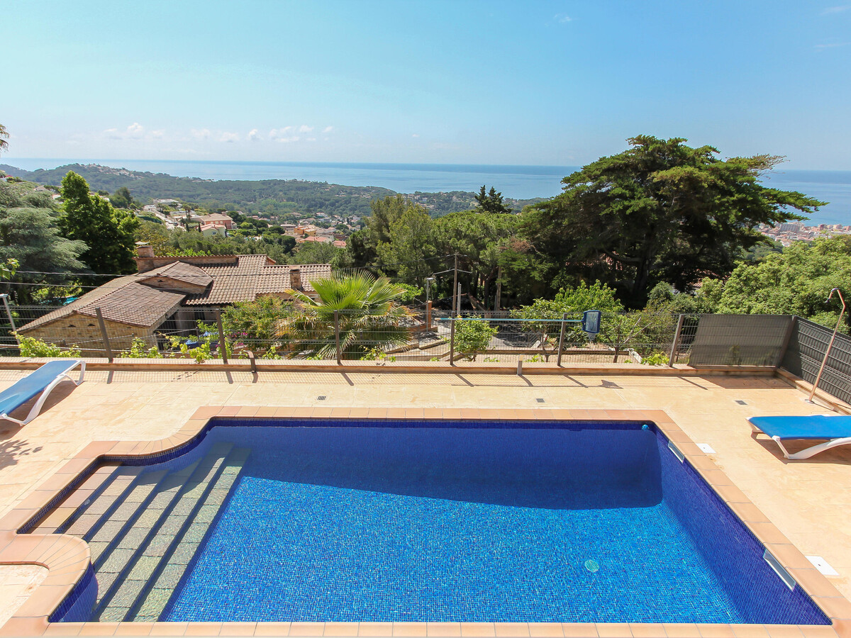 Villa Breeze : 4 chambres, piscine privée et vue mer à Lloret de Mar - Photo 1