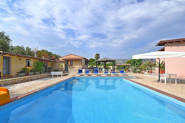 Villa Solarino avec piscine privée et toboggan - Photo 1