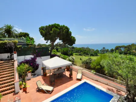 Location maison à Lloret de Mar, Chalet rustique avec piscine privée près de la plage