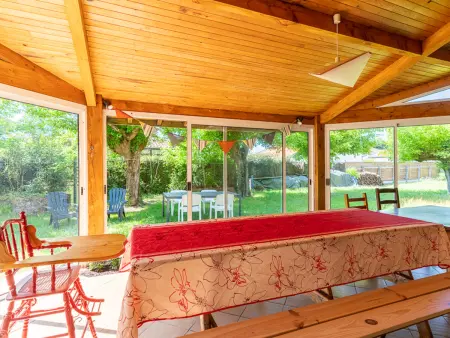 Location maison à Parentis en Born, Maison familiale, 15 pers., jardin privé, proche centre et lac, à 25 min de locéan