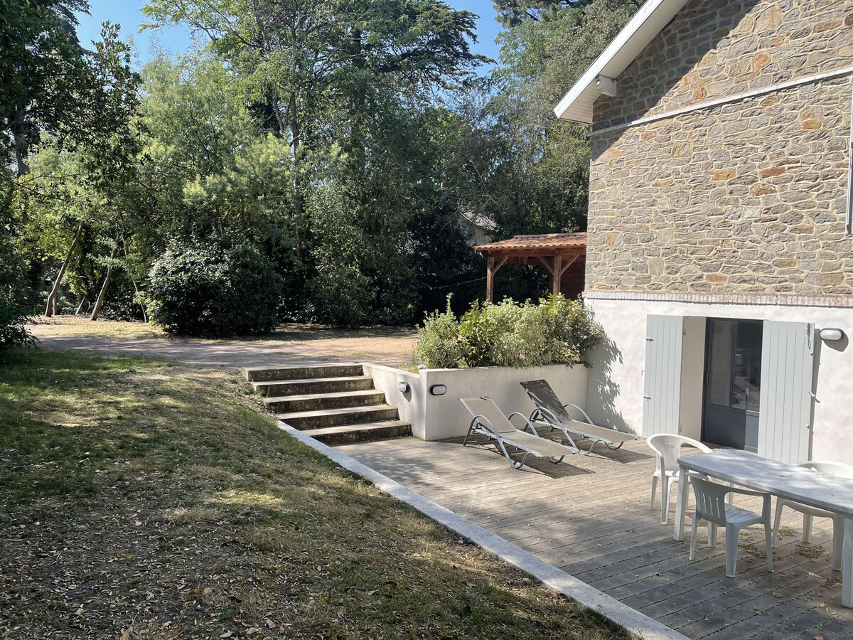 Maison en pierre rénovée, 8 couchages, terrasse bois - Photo 3