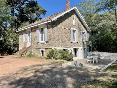 Location maison à Noirmoutier en l'Île, Maison en pierre rénovée, 8 couchages, terrasse bois, proche bois de la Chaise