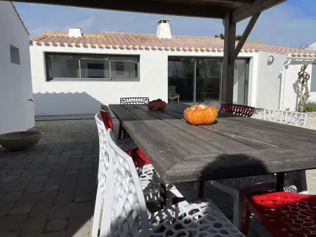 Location maison à Noirmoutier en l'Île, Maison familiale 10 pers, annexe, plage 250m, wifi, parking, jardin clos, terrasse avec pergola