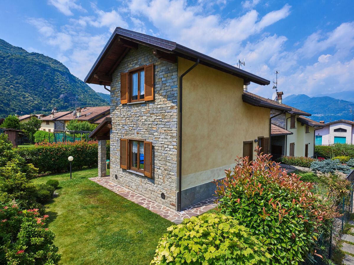 Maison Mina à Colico, 500 m du lac, piscine - Photo 1