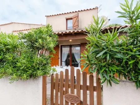 Location villa à Gruissan, Charmant Pavillon T3 avec Terrasse Sud, Piscine, Proche Mer à Gruissan