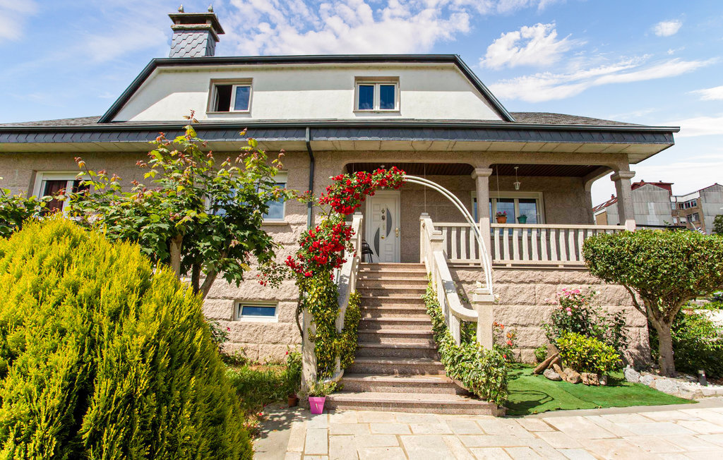 Maison colorée 8 pers. à Chantada avec jardin - Photo 1