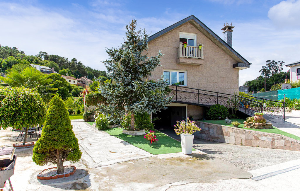 Maison colorée 8 pers. à Chantada avec jardin - Photo 2