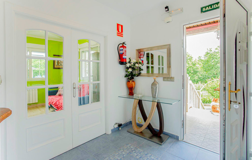 Maison colorée 8 pers. à Chantada avec jardin - Photo 5