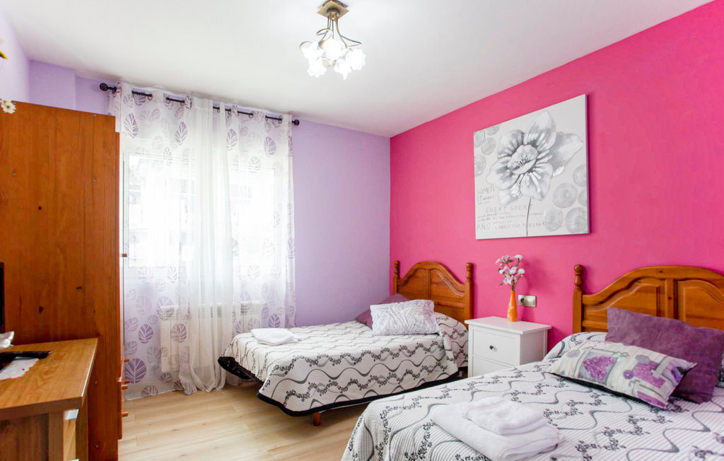 Maison colorée 8 pers. à Chantada avec jardin - Photo 13