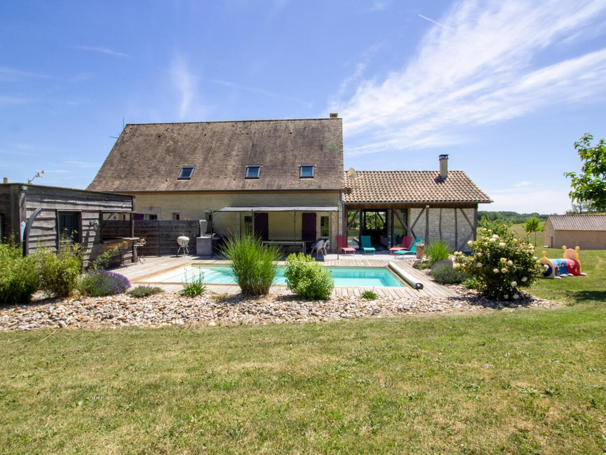 Gîte 8 personnes, piscine chauffée et trampoline à Rampieux - Photo 3