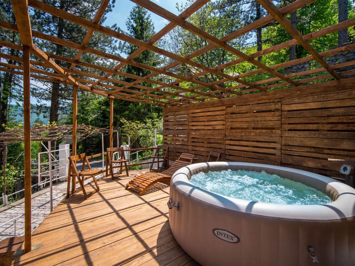 Chalet Nina à Fužine : 6 personnes, jacuzzi et sauna - Photo 2