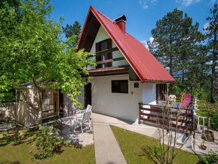 Chalet Nina à Fužine : 6 personnes, jacuzzi et sauna