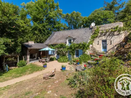 Gîte aux volets bleus avec jardin clos près de la Loire : photo 8