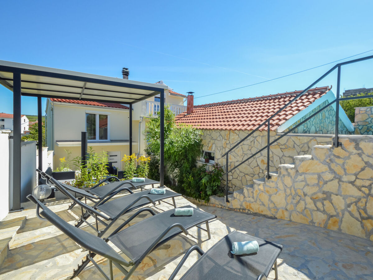 Maison Aurora à Skradin : piscine privée et terrasse - Photo 10