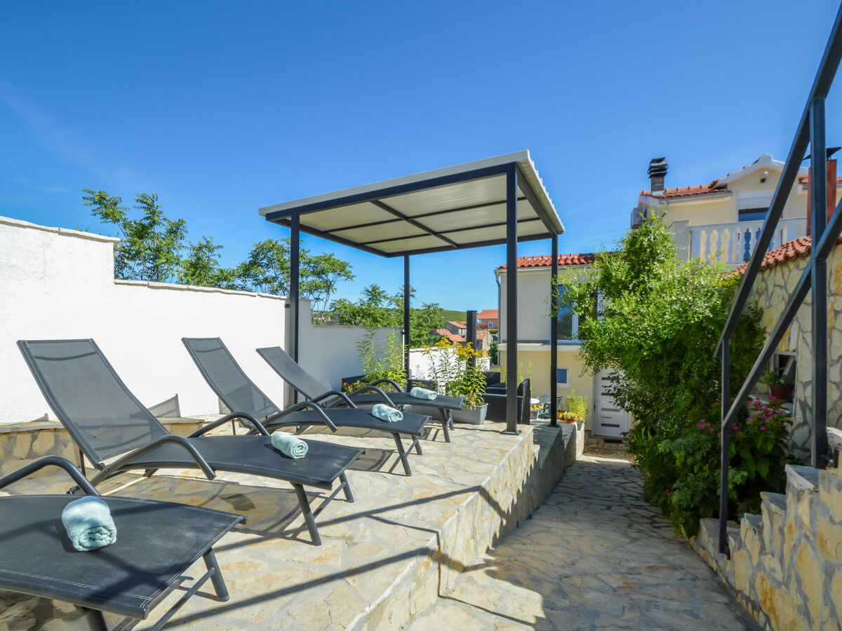 Maison Aurora à Skradin : piscine privée et terrasse - Photo 11