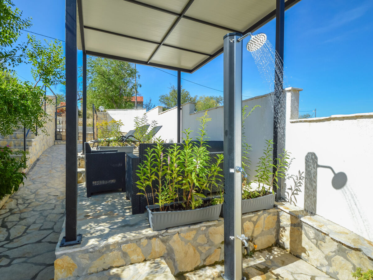 Maison Aurora à Skradin : piscine privée et terrasse - Photo 14