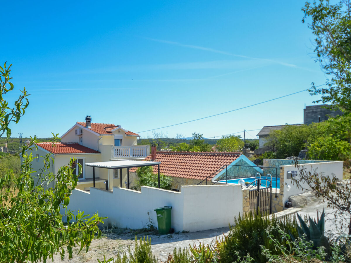 Maison Aurora à Skradin : piscine privée et terrasse - Photo 25
