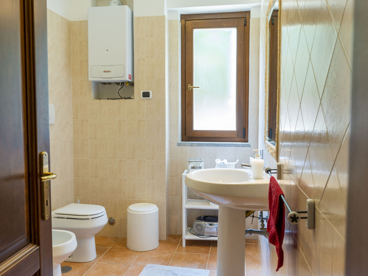Villa Bougainvillea – 8 chambres, piscine et vue lac - Photo 34
