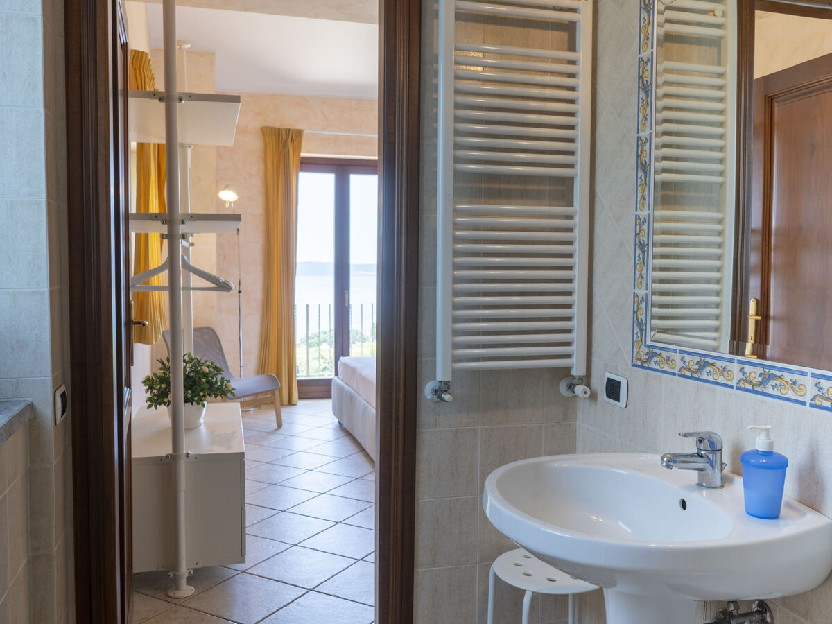 Villa Bougainvillea – 8 chambres, piscine et vue lac - Photo 36