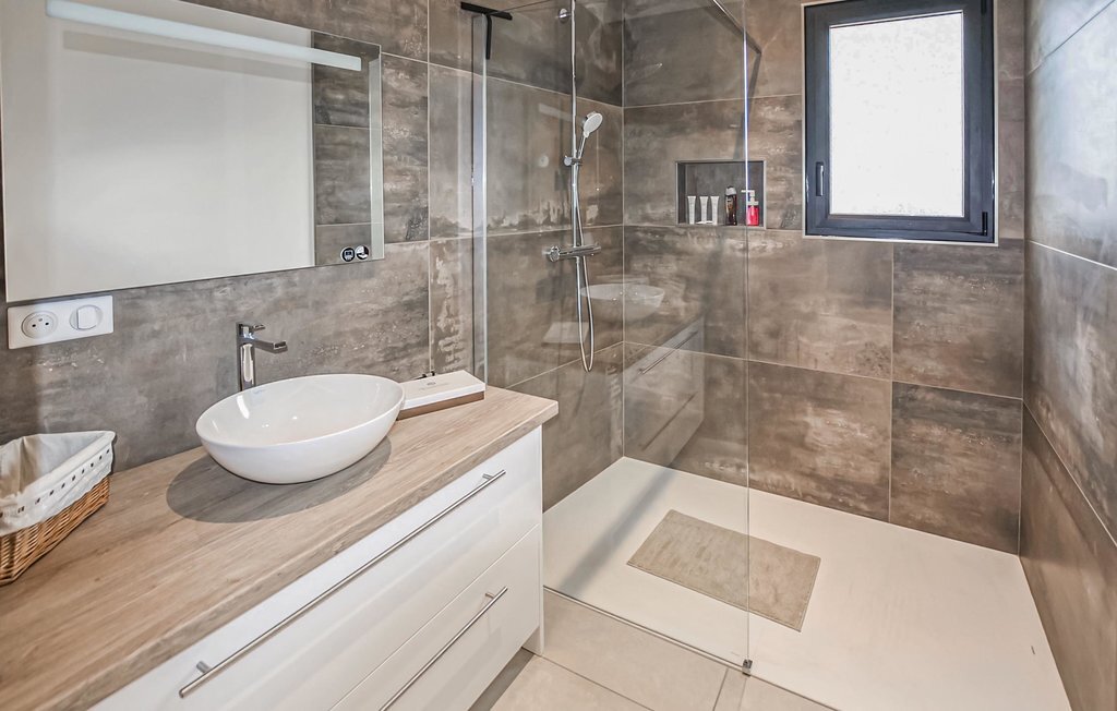 Maison avec piscine privée et terrasse à Robion - Photo 28
