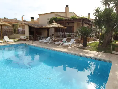 Location maison à Deltebre, Maison avec piscine privée, près de la mer, climatisation optionnelle, Wi-Fi gratuit, animaux acceptés