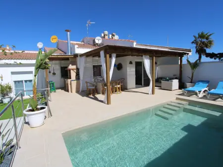 Location maison à Deltebre, Maison au bord de la mer avec WiFi gratuit, près de la plage, climatisation en option