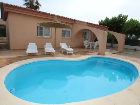 Location maison à Deltebre, Maison avec piscine privée près de la mer, animaux acceptés, Wi-Fi gratuit, climatisation en option