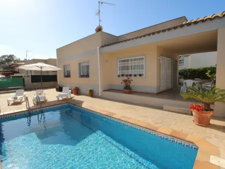 Maison avec Piscine Privée, Clim en Option, WiFi Gratuit, Animaux Bienvenus, Près de la Mer - Photo 2