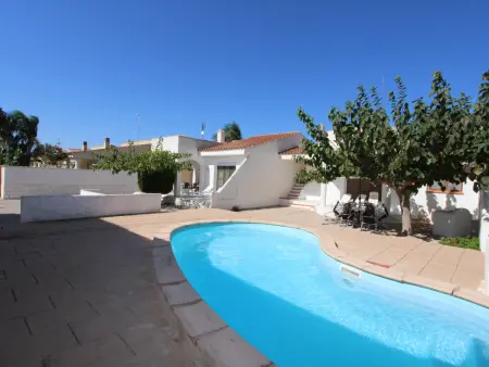 Location maison à Deltebre, Maison familiale proche de la mer avec piscine, clim en option, Wi-Fi gratuit et chiens acceptés