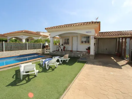 Location maison à Deltebre, Maison proche mer avec piscine privée, clim en option, WiFi gratuit, animaux admis, plage pour chiens