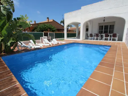 Location maison à Deltebre, Maison près de la mer avec piscine privée, Wi-Fi gratuit, clim en option, animaux admis