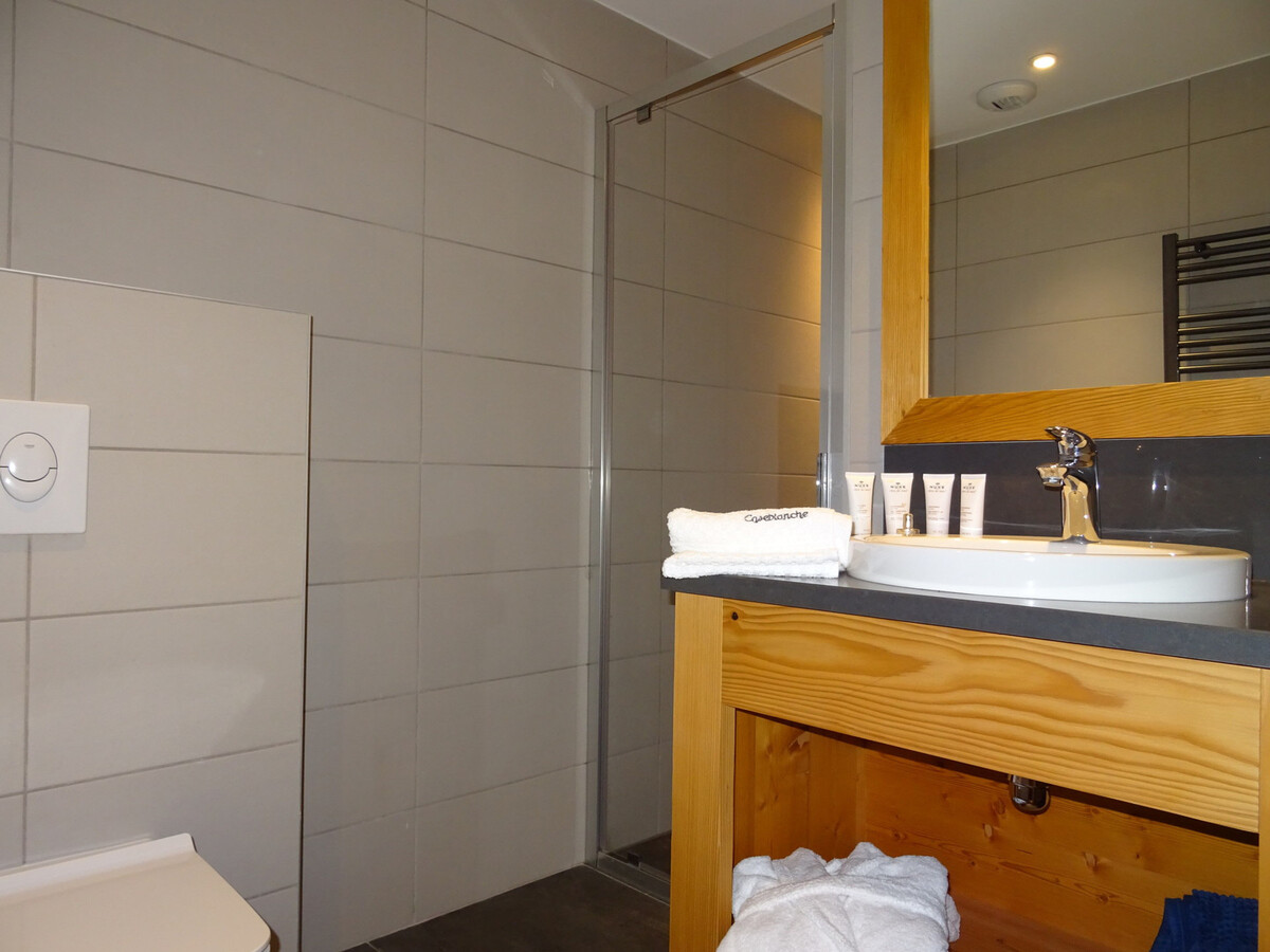 Chalet IBIS VIPERAE – Accès direct piste, sauna & jacuzzi - Photo 10