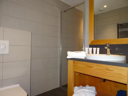 Chalet de luxe avec accès pistes, sauna et jacuzzi - Photo 9