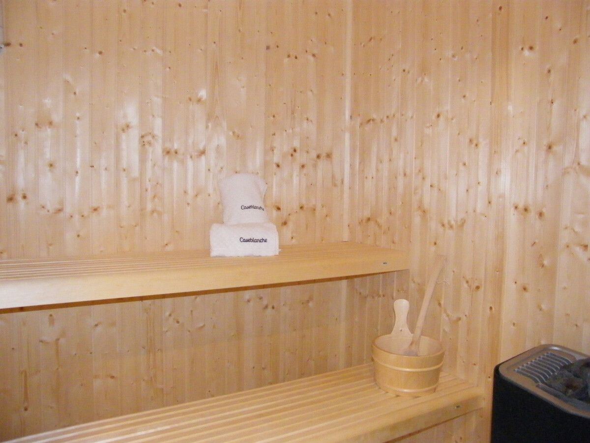 Chalet Aigle 80m² : jacuzzi, sauna et accès direct aux pistes - Photo 8