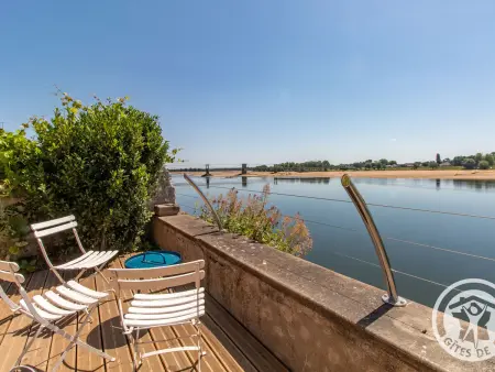 Location gite à Ingrandes Le Fresne sur Loire, Maison Authentique sur 3 Niveaux avec Terrasse et Vue Loire