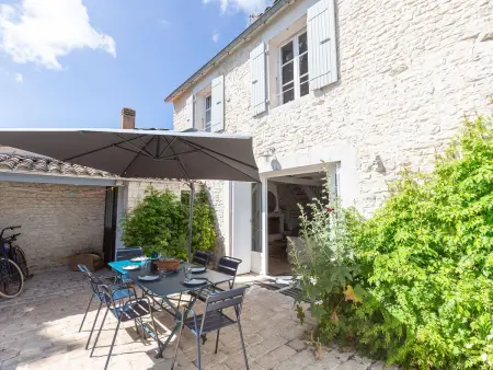Location maison à Le Bois Plage en Ré, Maison de Charme Rétaise avec Cour, Proche Plages et Centre, 3 Chambres