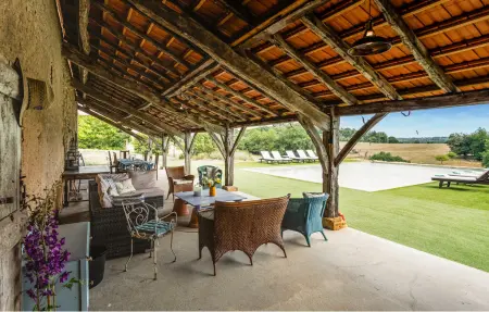 Maison de ferme en pierre, 7 chambres et piscine chauffée : photo 2