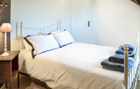 Maison de ferme en pierre, 7 chambres et piscine chauffée : photo 30